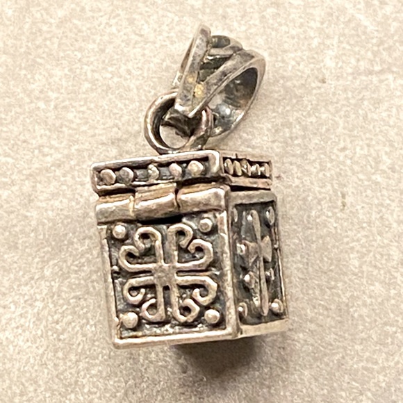 Jewelry - 925 sterling silver prayer box charm.